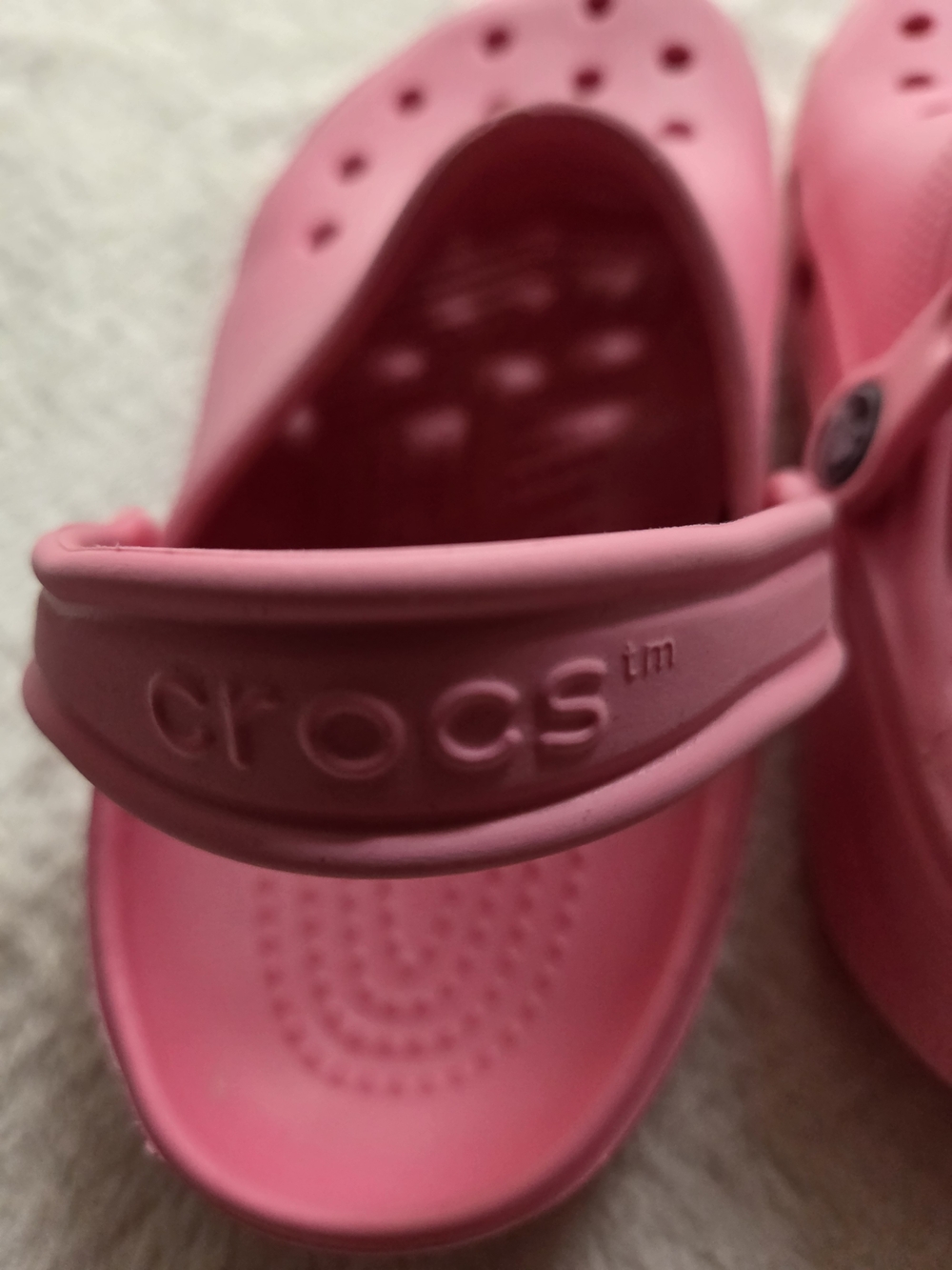 CROCS Kids Classic Clogs in Bright Pink Size W (5)/ M (3) / Juniors 3 - Picture 4 of 8